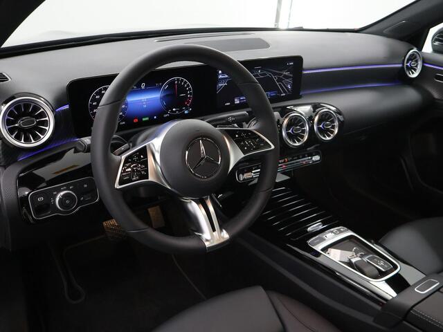 Mercedes-Benz A-KLASSE 250e Star Edition Luxury Line | Panoramadak | Keyless Entry | Trekhaak | LED-koplampen | Achteruitrijcamera |