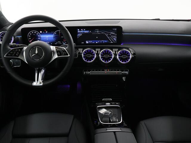 Mercedes-Benz A-KLASSE 250e Star Edition Luxury Line | Panoramadak | Keyless Entry | Trekhaak | LED-koplampen | Achteruitrijcamera |