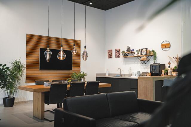 Mercedes-Benz A-KLASSE 250 e Limousine AMG MAGNO MAT ? VOL OPTIE ? 360 CAM ? KEYLESS ? HEAD-UP ? BURMESTER ? PANO ? MEMORY