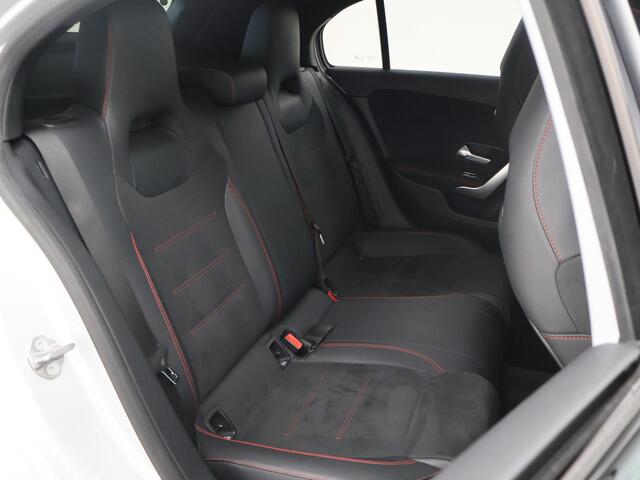 Mercedes-Benz A-KLASSE 180 AUT. AMG SPORT + MBUX | SFEERVERLICHTING | CAMERA | SPORTSTOELEN