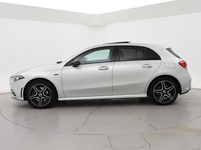 Mercedes-Benz A-KLASSE 250e AMG SPORT + PANORAMA | MEMORY | TREKHAAK | SFEERVERLICHTING | CAMERA | STOELVERWARMING