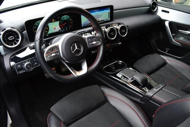 Mercedes-Benz A-KLASSE A250 AMG Line LED/Navi/Widescreen/18'' inch