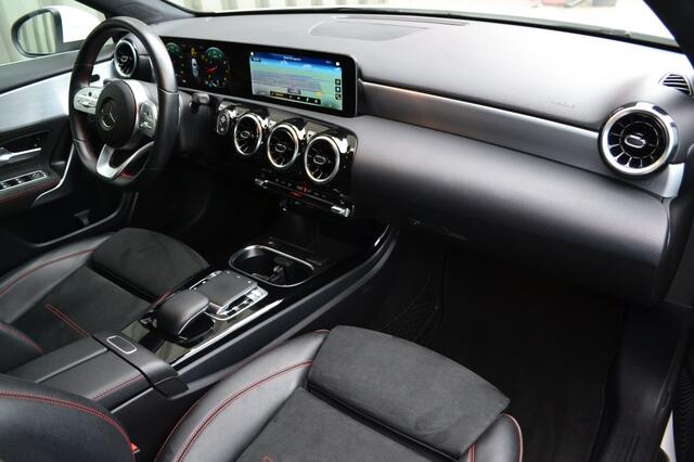 Mercedes-Benz A-KLASSE A250 AMG Line LED/Navi/Widescreen/18'' inch