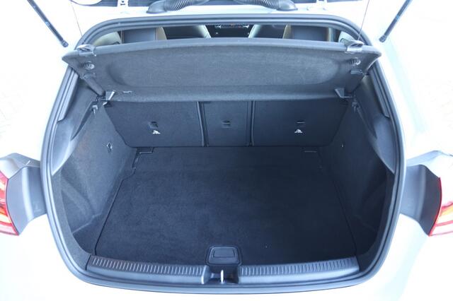 Mercedes-Benz A-KLASSE 200 Business Solution AMG Wide screen Trekhaak Camera Carplay