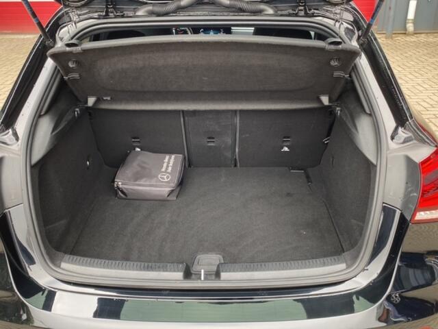 Mercedes-Benz A-KLASSE A180 AMG BUSINESS CAMERA/CRUISE/NIGHT-PAK./STOELVERW/NAVI
