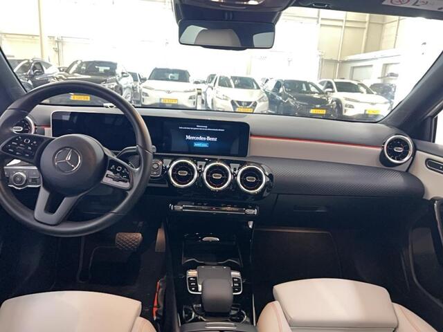 Mercedes-Benz A-KLASSE 200 Business Solution 1e Eigenaar | Volledig Onderh | NL-Auto | Camera | Stoelverwarming | Navi | Carplay | Alarm klasse 3 | ACC | PDC
