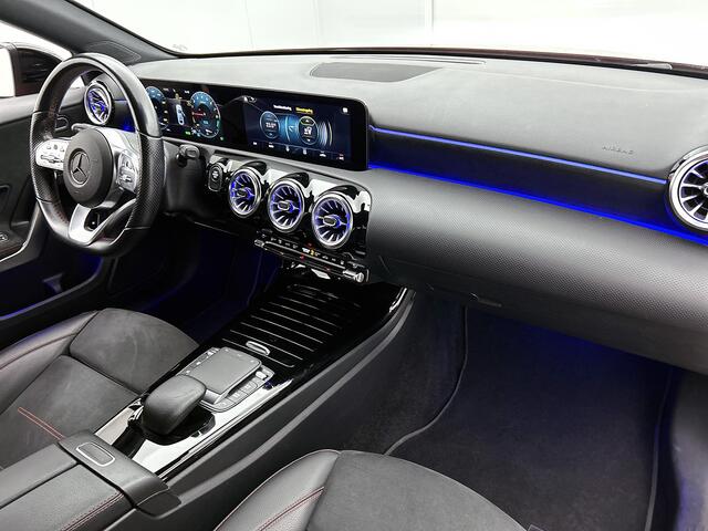 Mercedes-Benz A-KLASSE 250 e AMG Plug-In Hybride AMG Line | Night Pakket | Trekhaak | Stoelverwarming voor | Dodehoekassistent | Apple CarPlay. Inclusief 24 maanden MB Certified garantie voor Europa.