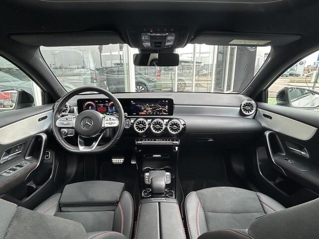 Mercedes-Benz A-KLASSE 250 e AMG | Panoramadak | Sfeerverlichting