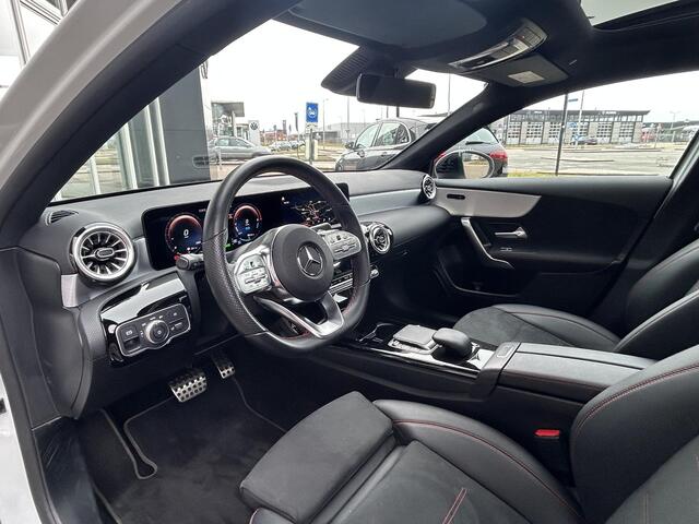 Mercedes-Benz A-KLASSE 250 e AMG | Panoramadak | Sfeerverlichting