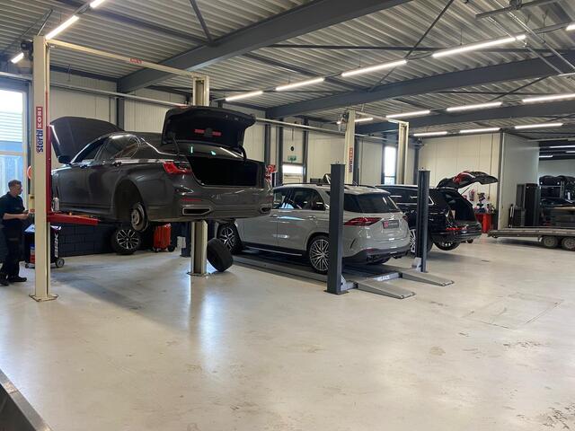 Mercedes-Benz A-KLASSE 250 e Business Solution AMG Limited Camera Trekhaak Wegklapbaar Navi Led Apple Carplay MBUX