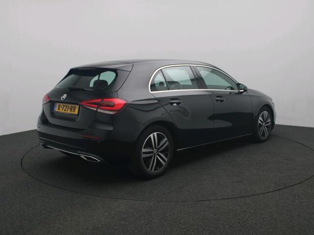 Mercedes-Benz A-KLASSE 160 Business Solution Luxury Ledkoplampen | Sfeerverlichting | Parkeerpakket met achteruitrijcamera |Stoelverwarming voor. Inclusief 24 maanden MB Certified garantie voor Europa.