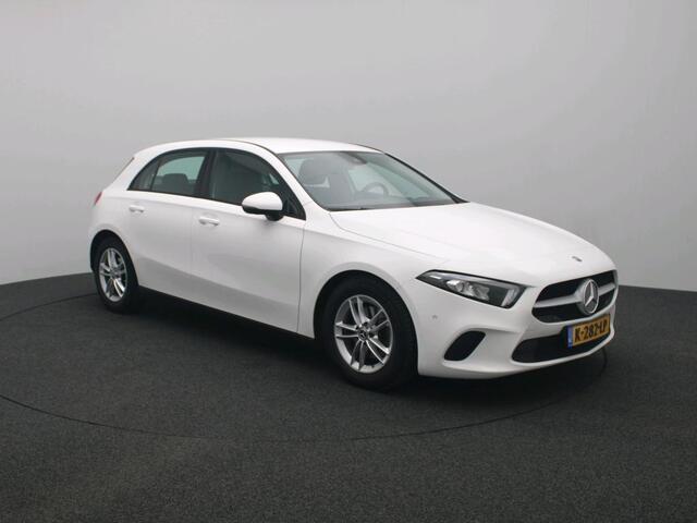 Mercedes-Benz A-KLASSE 180 Business Solution Ledkoplampen | Achteruitrijcamera | Spiegelpakket | Licht- en zicht pakket. Inclusief 24 maanden MB Certified garantie voor Europa.