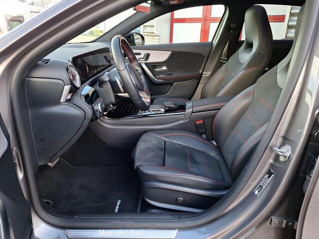 Mercedes-Benz A-KLASSE 180 Business Solution AMG | Panoramadak | Night pakket | Achteruitrijcamera | Memory pakket | Sfeerverlichting | Stoelverwarming | Multibeam LED | Keyless-GO