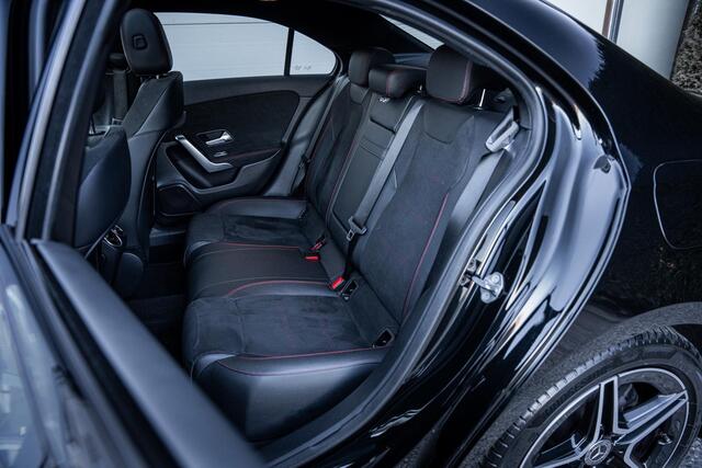 Mercedes-Benz A-KLASSE 200 AMG I Pano I Sfeerverl. I Org.NL I Camera I Stoelmemo I Multibeam I 1e-eig I Dealer-o.h.