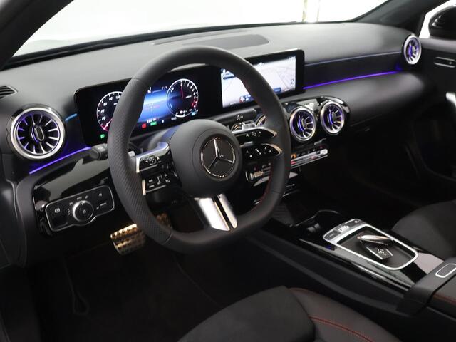 Mercedes-Benz A-KLASSE 250 e Star Edition 250 e AMG Line Night Pakket | Panoramadak | Multibeam LED | Sfeerverlichting |