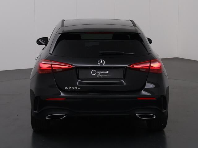 Mercedes-Benz A-KLASSE 250 e Star Edition AMG Line | Panoramadak | Nightpakket | Multibeam Koplampen | Sfeerverlichting | 19 Inch Mulitspaaks |