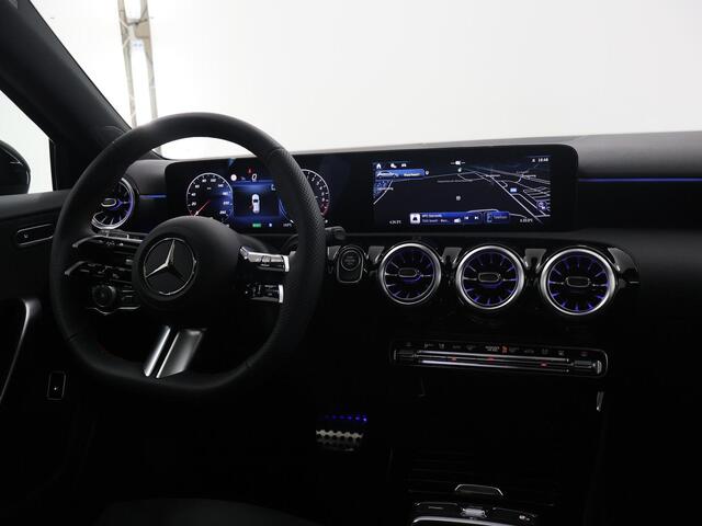Mercedes-Benz A-KLASSE 250 e Star Edition AMG Line | Panoramadak | Nightpakket | Multibeam Koplampen | Sfeerverlichting | 19 Inch Mulitspaaks |