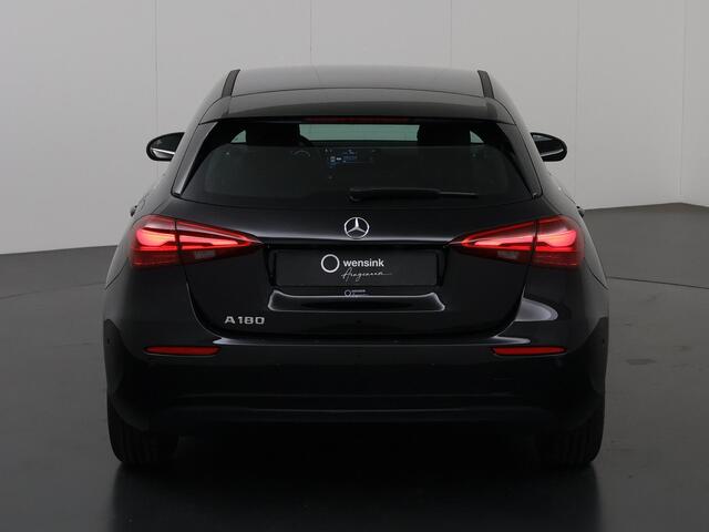Mercedes-Benz A-KLASSE 180 Star Edition | Widescreen | Achteruitrijcamera | Led-koplampen | Parkeer assistent | Stoelverwarming |