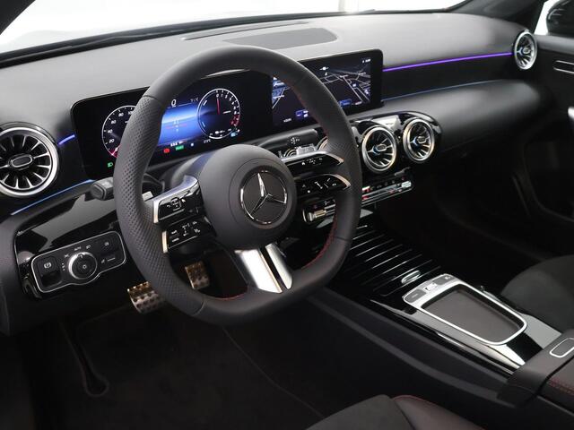 Mercedes-Benz A-KLASSE 250 e Star Edition AMG Line | Panoramadak | Multibeam LED | Achteruitrijcamera | Stoelverwarming | Sfeerverlichting |