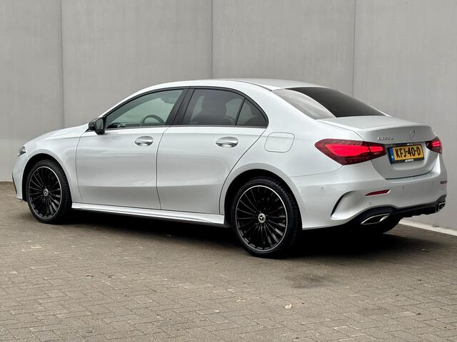 Mercedes-Benz A-KLASSE 250 e AMG Line Design Plug-in Automaat / Dealer onderhouden / 1e eigenaar / 1.600 kg trekgewicht / Navigatie / Camera / 19" AMG + All Season banden / Matrix Led Beam / Stoelverwarming /