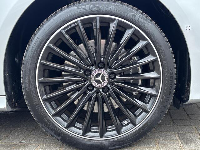 Mercedes-Benz A-KLASSE 250 e AMG Line Design Plug-in Automaat / Dealer onderhouden / 1e eigenaar / 1.600 kg trekgewicht / Navigatie / Camera / 19" AMG + All Season banden / Matrix Led Beam / Stoelverwarming /