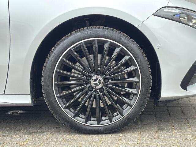 Mercedes-Benz A-KLASSE 250 e AMG Line Design Plug-in Automaat / Dealer onderhouden / 1e eigenaar / 1.600 kg trekgewicht / Navigatie / Camera / 19" AMG + All Season banden / Matrix Led Beam / Stoelverwarming /
