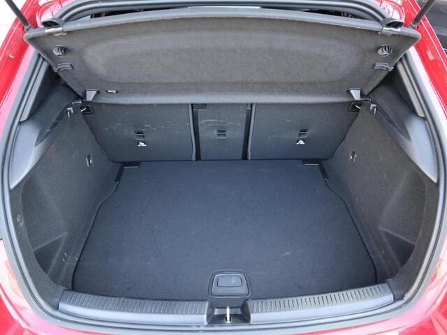 Mercedes-Benz A-KLASSE 180 Business Solution AMG