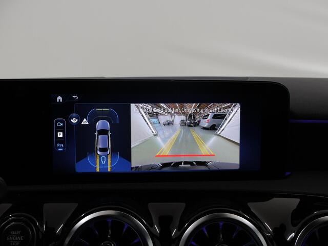 Mercedes-Benz A-KLASSE 250e Business Solution AMG | Panoramadak | Sfeerverlichting | Achteruitrijcamera | Stoelverwarming |