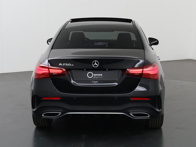 Mercedes-Benz A-KLASSE 250e Business Solution AMG | Panoramadak | Sfeerverlichting | Achteruitrijcamera | Stoelverwarming |