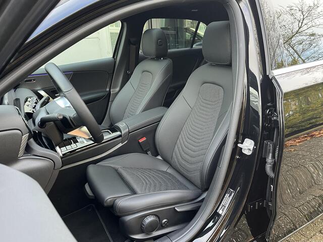 Mercedes-Benz A-KLASSE 180 Star Edition Luxury | Panoramadak | Apple CarPlay | Android Auto | Donkergetint Glas Achter | Sfeerverlichting | Stoelverwarming | Achteruitrijcamera | Parkeersensoren | Elektrisch Inklapbare Buitenspiegels