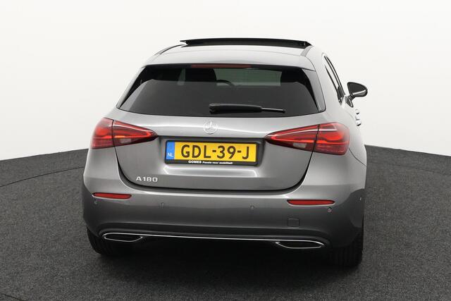 Mercedes-Benz A-KLASSE 180 Star Edition | Panoramadak | Apple CarPlay | Android Auto | Sfeerverlichting | Stoelverwarming | Achteruitrijcamera | Parkeersensoren | Elektrisch Inklapbare Buitenspiegels