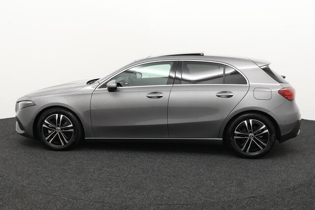 Mercedes-Benz A-KLASSE 180 Star Edition | Panoramadak | Apple CarPlay | Android Auto | Sfeerverlichting | Stoelverwarming | Achteruitrijcamera | Parkeersensoren | Elektrisch Inklapbare Buitenspiegels