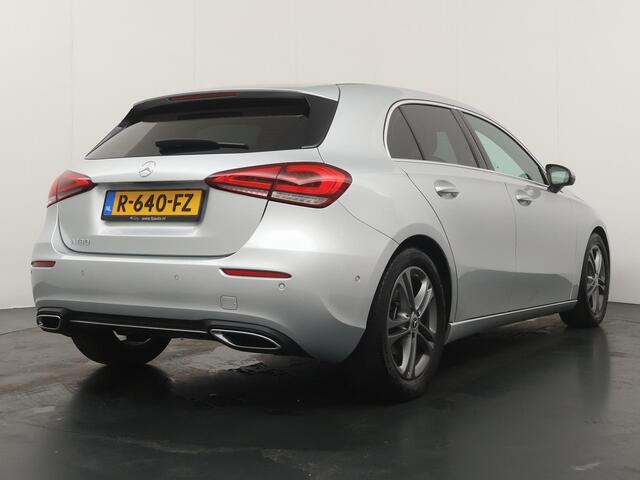 Mercedes-Benz A-KLASSE 180 Business Solution AMG - Navigatie - Camera - Stoelverwarming - LED koplampen