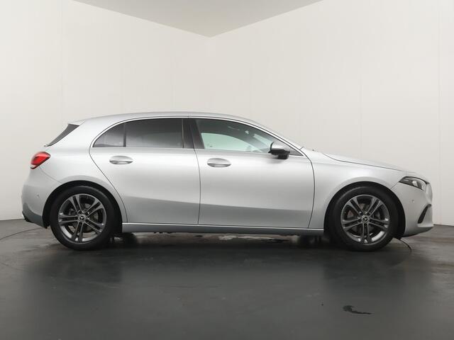 Mercedes-Benz A-KLASSE 180 Business Solution AMG - Navigatie - Camera - Stoelverwarming - LED koplampen