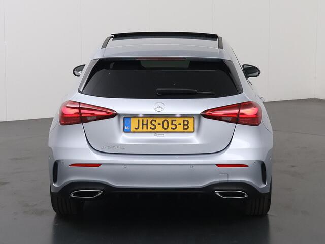 Mercedes-Benz A-KLASSE 250e Business Solution AMG | Panoramaschuifdak | Stoelverwarming | Achteruitrijcamera | MULTIBEAM LED | Nightpakket |