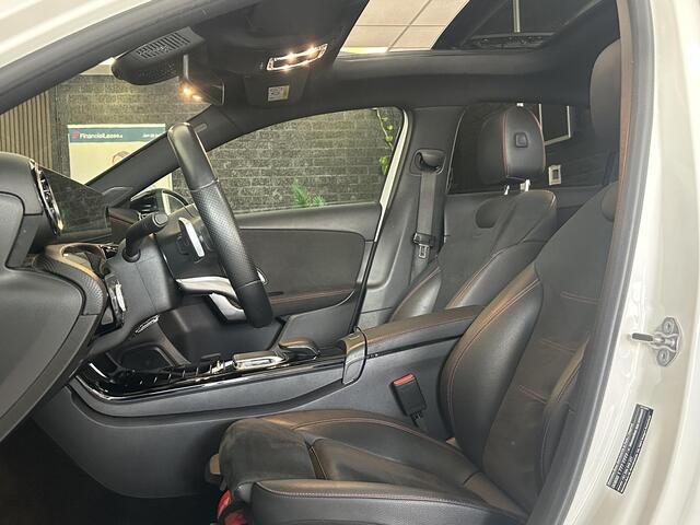 Mercedes-Benz A-KLASSE 180 Business Solution AMG | AMG-styling | Panorama-dak | Achteruitrijcamera | Carplay | Cruise Control | Stoelverwarming | LED koplampen |