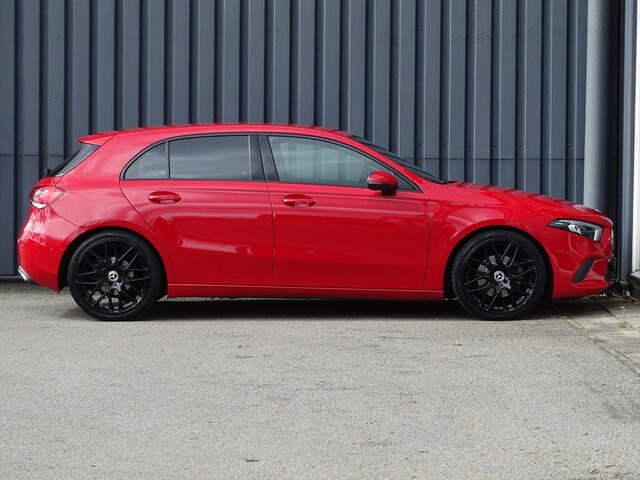 Mercedes-Benz A-KLASSE 200 Business Solution Plus Upgrade | Camera | LED | 19"