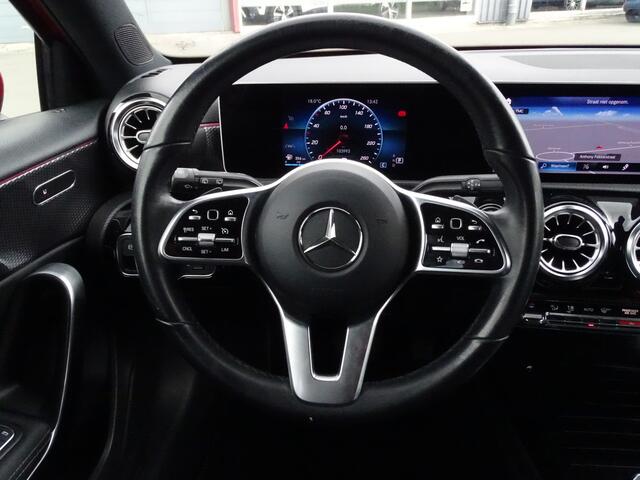 Mercedes-Benz A-KLASSE 200 Business Solution Plus Upgrade | Camera | LED | 19"