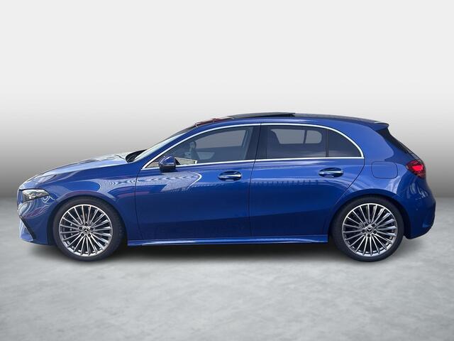 Mercedes-Benz A-KLASSE 180 Star Edition AMG | Panoramadak | Winter Pakket | Dodehoekassistent | MULTIBEAM LED Koplampen | Donkergetint Glas Achter | Stoelverwarming | Stuurverwarming | Sfeerverlichting | Elektrisch Inklapbare Buitenspiegels | Achteruitrijcamera | Parkeersensore