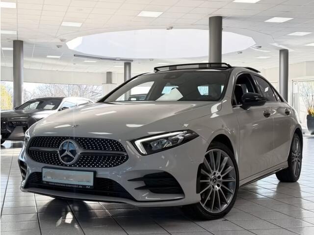 Mercedes-Benz A-KLASSE 250e AMG ** ALPIN GRAU ** HP-LED, NAVI+, PANORAMA, 19-inch LMV, AMBIENTE VERL. ** 1e EIG - UNFALLFREI ** ** INFORMEER OOK NAAR ONZE AANTREKKELIJKE FINANCIAL-LEASE TARIEVEN **