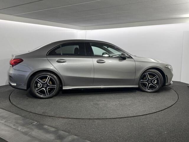 Mercedes-Benz A-KLASSE 200 Business Solution AMG / Sedan / Automaat / Voll. historie / 165pk /