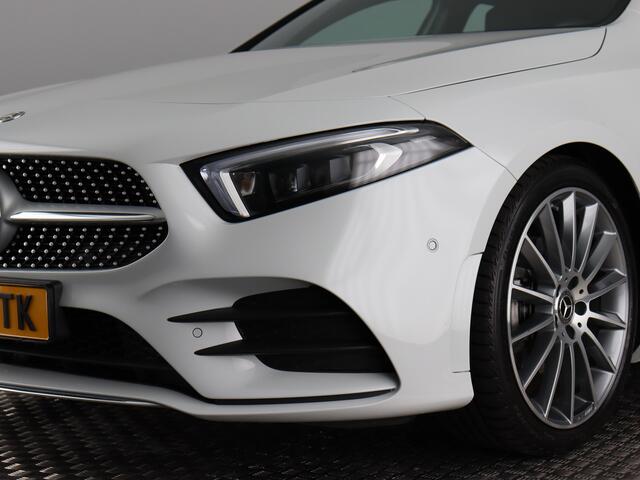 Mercedes-Benz A-KLASSE 200 AMG Line (Panodak / ACC / Full Led / Distronic+ / Carplay / 19 Inch / Digi dash)