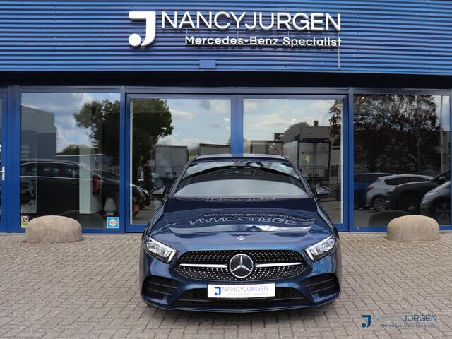 Mercedes-Benz A-KLASSE 160 | AMG | Night Pakket | LED | 20'' AMG | Sensoren V+A | DAB | Trekhaak | Navi | MBUX | Ambiente | Cruise | Camera | Apple CarPlay/Android Auto | Privacy Glas |