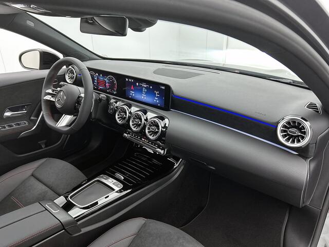 Mercedes-Benz A-KLASSE 180 Business Solution AMG | Nightpakket | Antidiefstalpakket URBAN GUARD PLUS | Panoramaschuifdak | Smartphone-integratie | MULTIBEAM LED | Stoelverwarming voor |