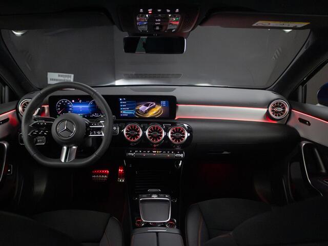 Mercedes-Benz A-KLASSE Limousine 250 e Star Edition AMG Line LIMITED Panorama dak