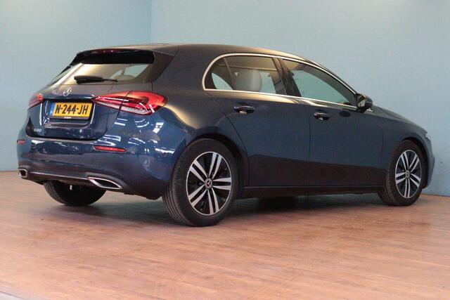 Mercedes-Benz A-KLASSE 180 Business Solution Luxury | NAVI | CAMERA + PDC | LEER | STOELVERW | AMBIENT LIGHT |