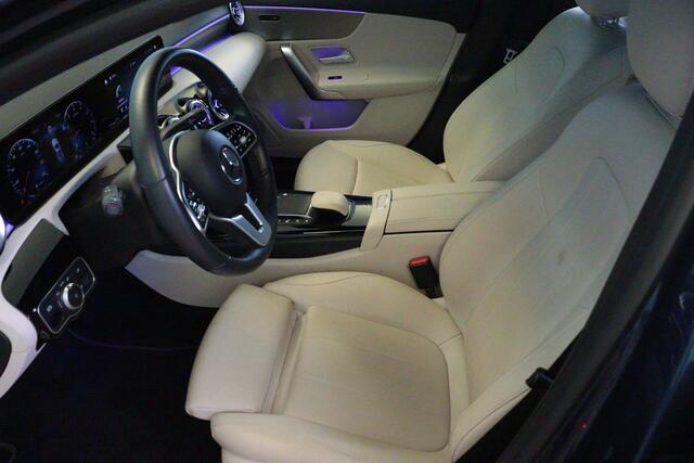Mercedes-Benz A-KLASSE 180 Business Solution Luxury | NAVI | CAMERA + PDC | LEER | STOELVERW | AMBIENT LIGHT |