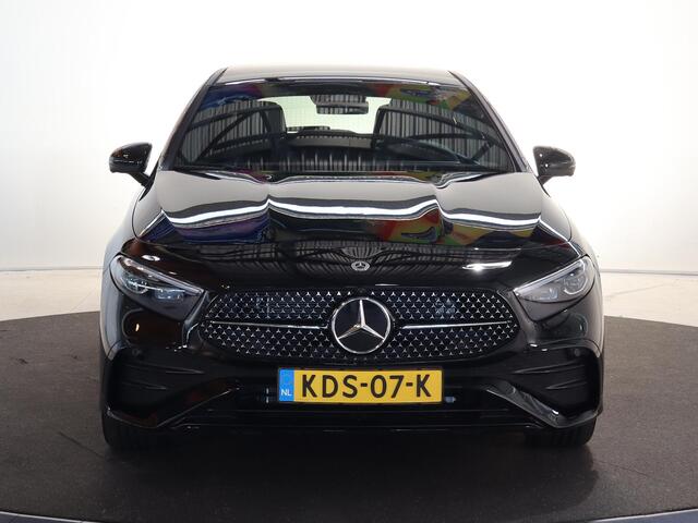 Mercedes-Benz A-KLASSE 250e Business Solution AMG | Panoramaschuifdak | Premium Plus | 19"AMG-velgen | Head-up display | Dodehoekassistent |