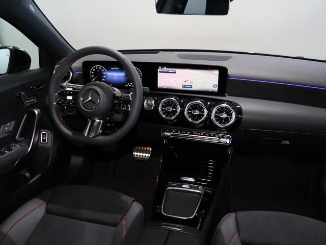 Mercedes-Benz A-KLASSE 250e Business Solution AMG | Panoramaschuifdak | Premium Plus | 19"AMG-velgen | Head-up display | Dodehoekassistent |