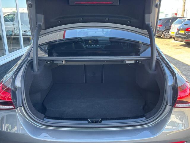 Mercedes-Benz A-KLASSE 250 e Business Solution AMG Limited | Pano | Sfeerverlichting | Memory Stoelen | Traffic Camera